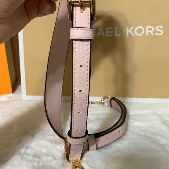 Michael Kors Vanilla Pink Messenger Crossbody - Picture 14 of 16